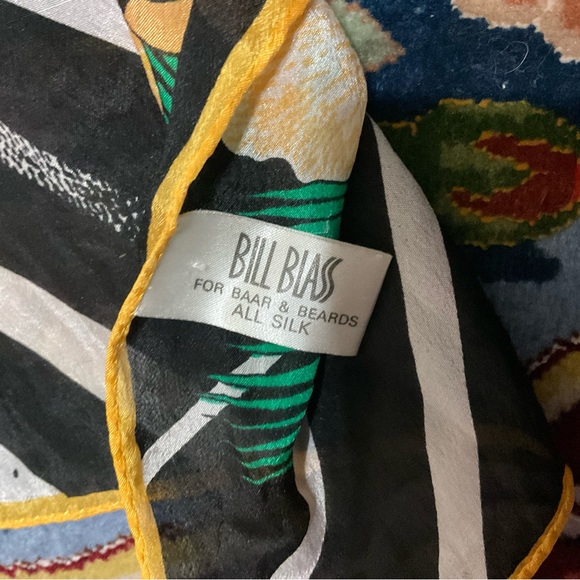 Scarf, Silk Bill Blass - Picture 4 of 4